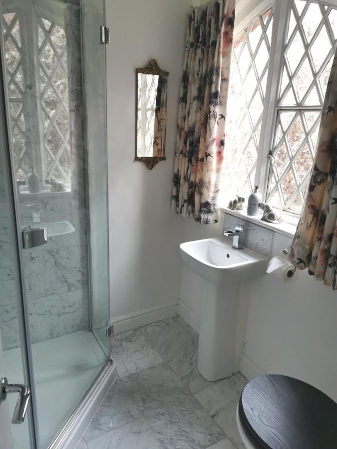 The Coach House Apartment At Cefn Tilla Court, Usk Ngoại thất bức ảnh