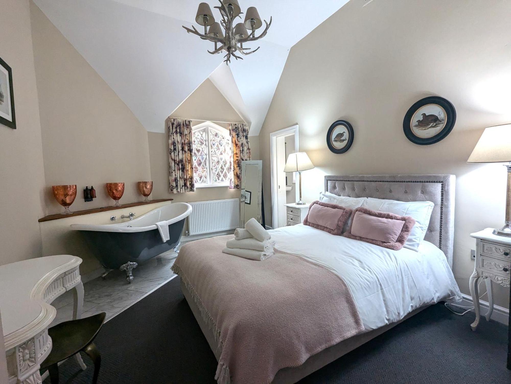 The Coach House Apartment At Cefn Tilla Court, Usk Ngoại thất bức ảnh